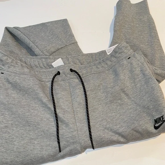 NEW Nike Tech Joggers Sweatpants & Joggers